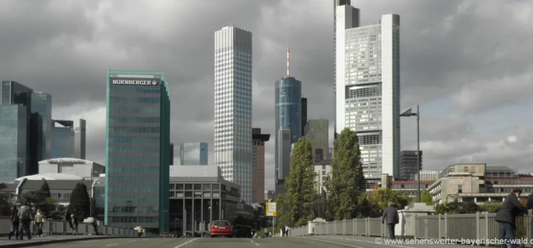 Frankfurt am Main must see Skyline Wahrzeichen Bankentürme der Stadt